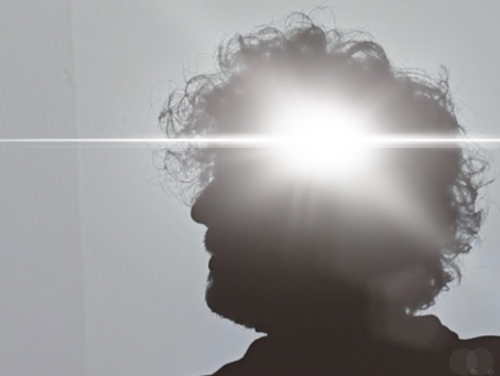 OkMark presenta un sonido funky/pop que contrasta con una letra introspectiva en el sencillo De Mi Cabeza