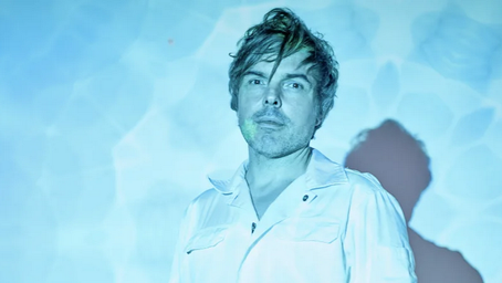 Søren Hansen adelanta las fiestas decembrinas con su alegre sencillo  Christmas Time