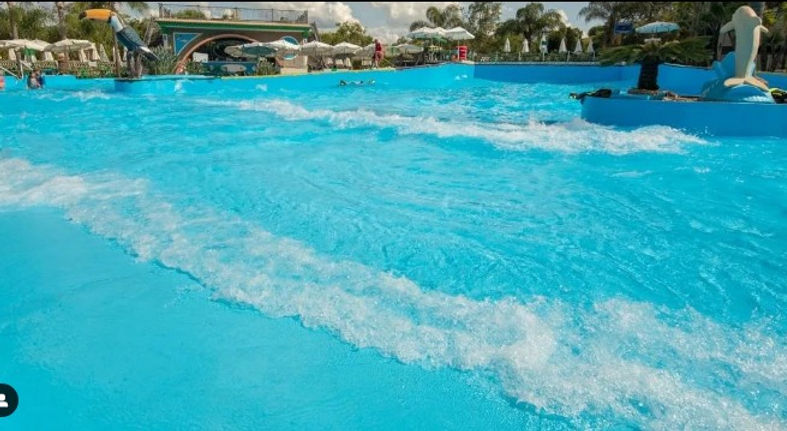 piscina com ondas.jpeg