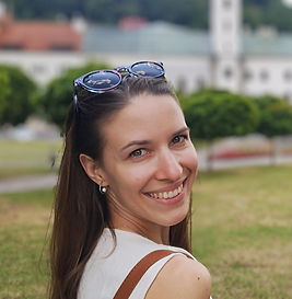 Fehér Dobai Kinga