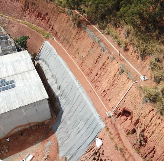 Obra de Estabilização de taludes e drenagem pluvial