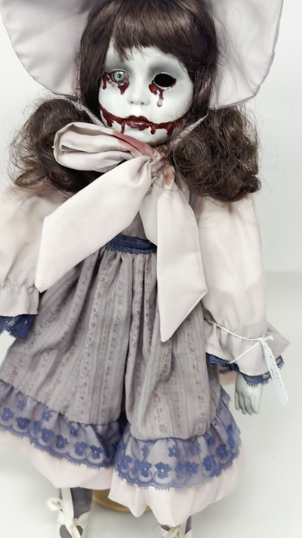 Thumbnail: Creepy Evelyn