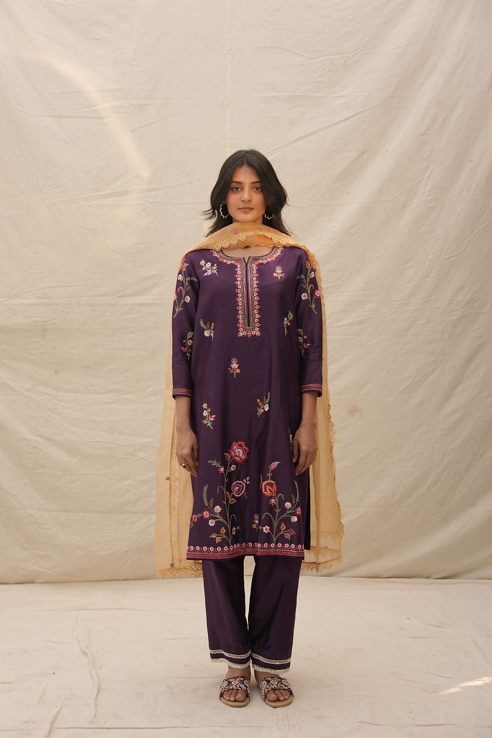 model posing in orchid affair by gul season 3 of dark orchid color where kurta/pant/dupatta is 100% chanderi 