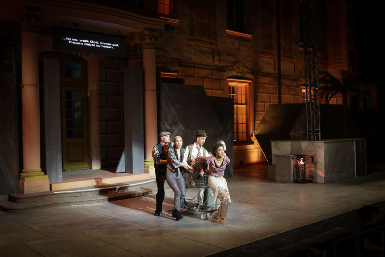 Carmen von G. Bizet

Rolle: Mercédes
Musikal. Leitung: Ulrich Maier
Regie: Solvejg Bauer

Schlossfestspiele Ettlingen 