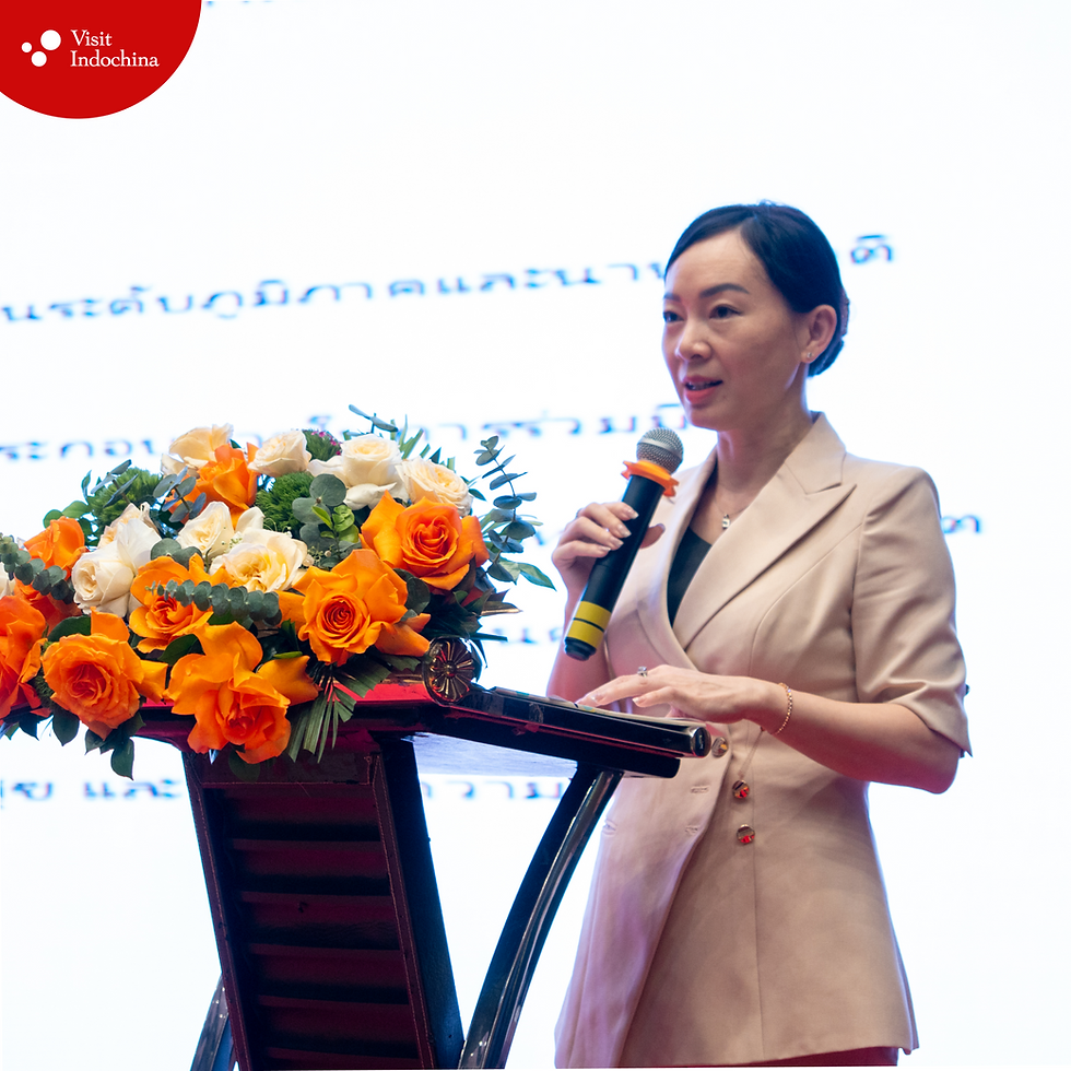 Quang Ninh tourism representative speaking about cooperation opportunities with Thai travel agents.