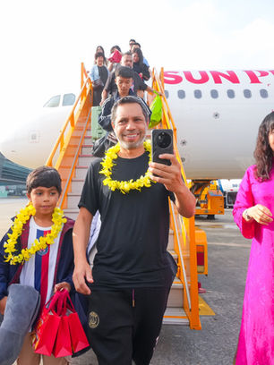 Passengers arrive in Da Nang on Sun PhuQuoc Airways inaugural Hanoi–Da Nang flight on February 25, 2026.