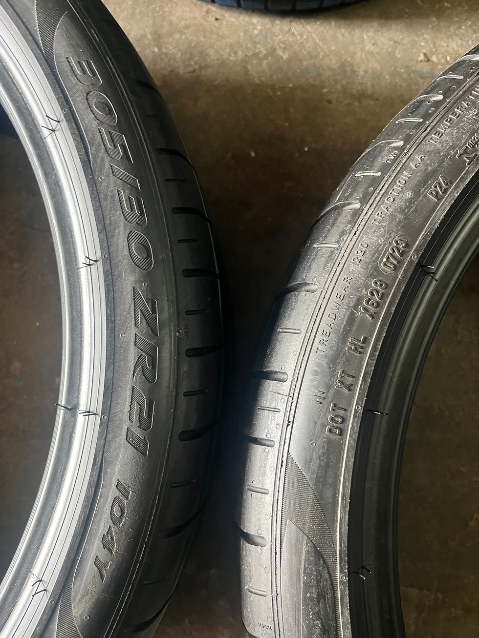 Miniature : 2 pneus pirelli pzero 305/30/21