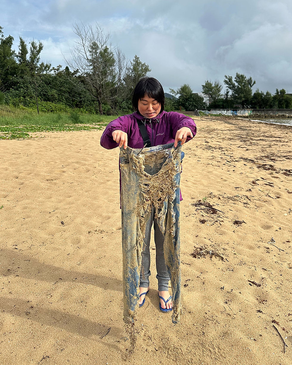 ずたぼろのジーンズ