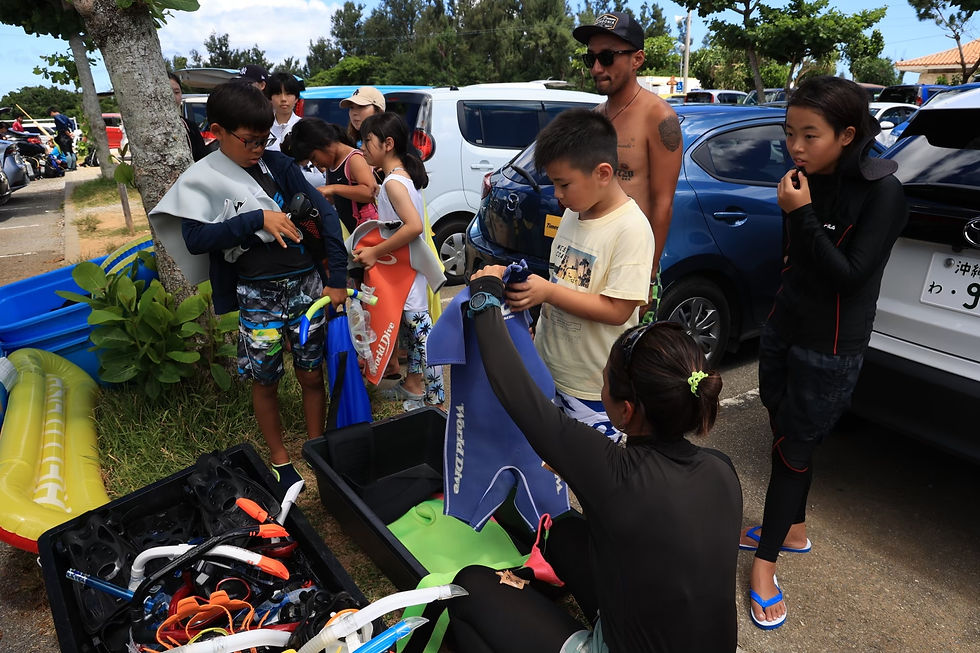 午後は真栄田岬に移動してキッズスノーケルです!