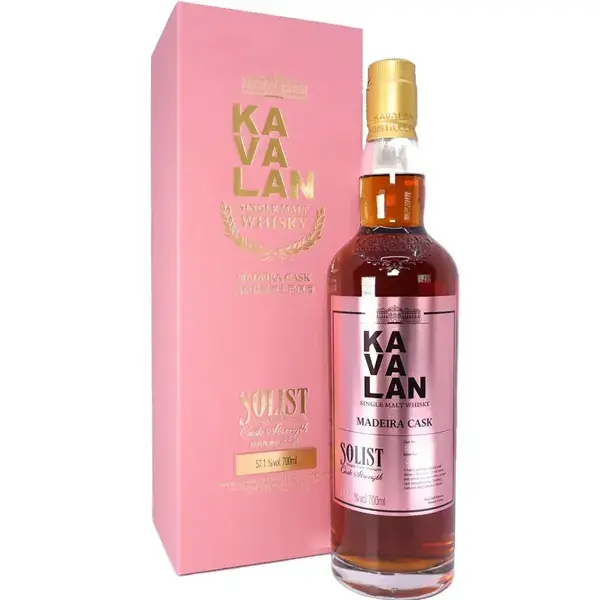 Eine Flasche Kavalan Solist Madeira Cask Single Malt Taiwan Whisky mit 6 Jahren in der Frontalansicht.