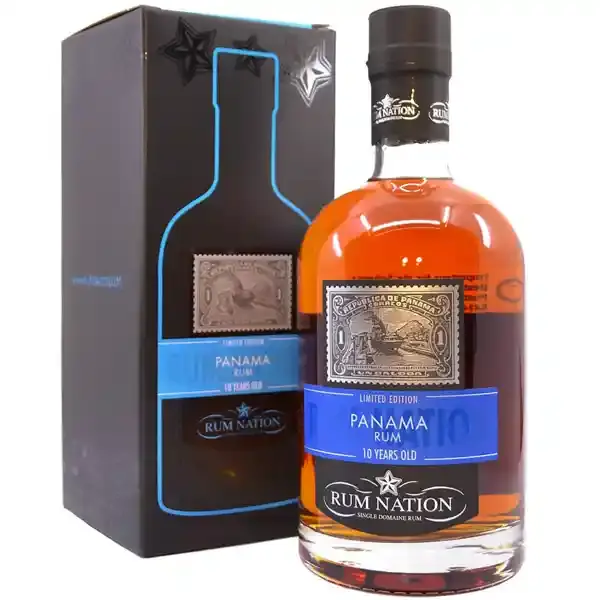 Eine Flasche vom Panama Single Domain Rum von Rum Nation in der Frontalansicht.