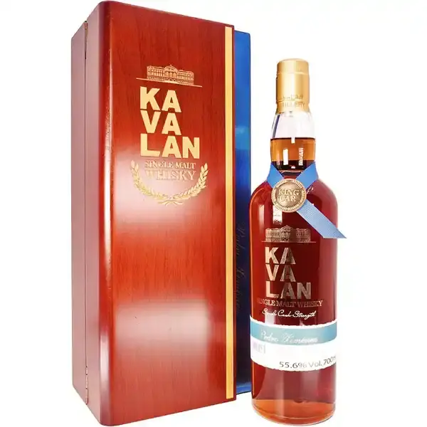 Eine Flasche Kavalan Solist Pedro Ximénez Single Malt Taiwan Whisky in der Frontalansicht.