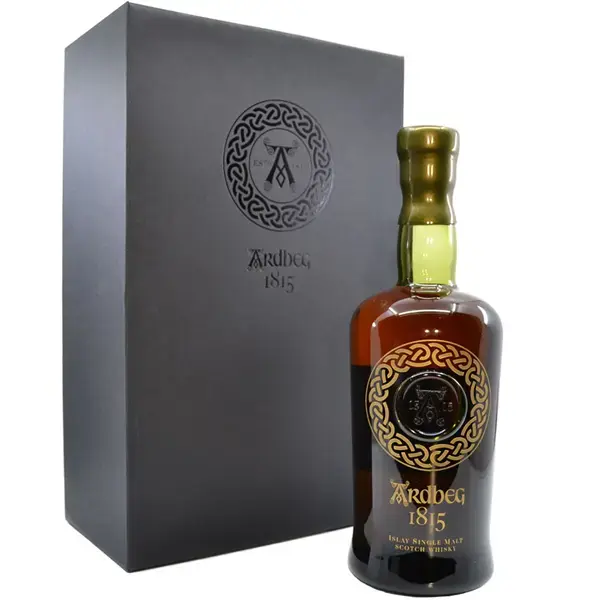 Ein Whisky von Ardbeg 1815 zum 200-jährigen Jubiläum mit 33 Jahren Reifung in der Frontalansicht.