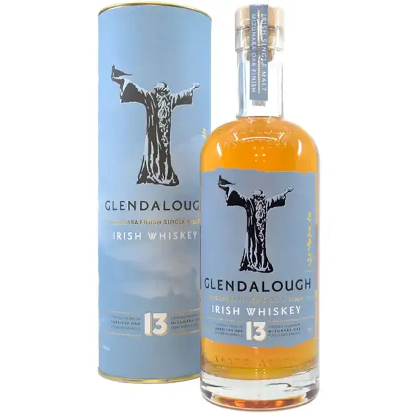 Eine Flasche Glendalough Single Malt Irish Whiskey - Mizunara - mit 13 Jahren in der Frontalansicht.