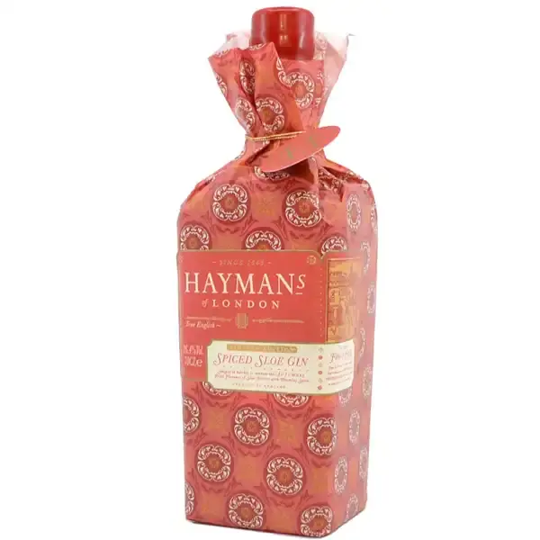Eine Flasche vom geschenkverpackten Spiced Sloe Gin von Hayman's of London in der Frontalansicht.
