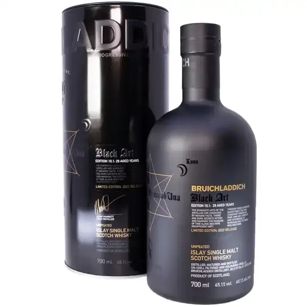Eine Flasche vom Bruichladdich Black Art 10.1 in der Frontalansicht.