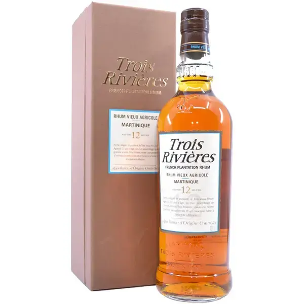 Eine Flasche vom Trois Rivières 12 Jahre gereifter Rhum Agricole aus Martinique in der Frontalansicht.