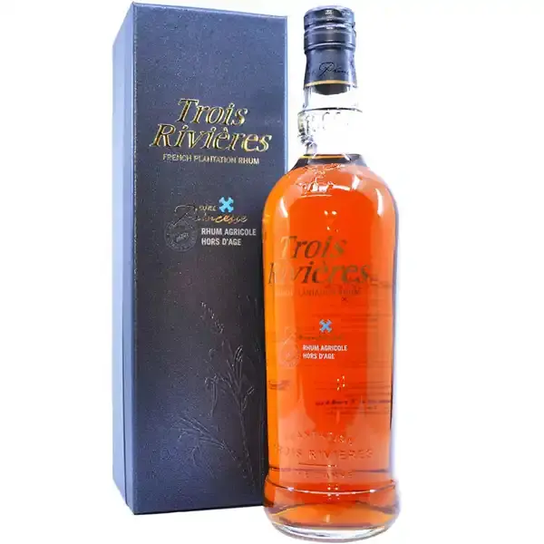 Eine Flasche vom Trois Rivières Princesse Rhum Agricole aus Martinique in der Frontalansicht.
