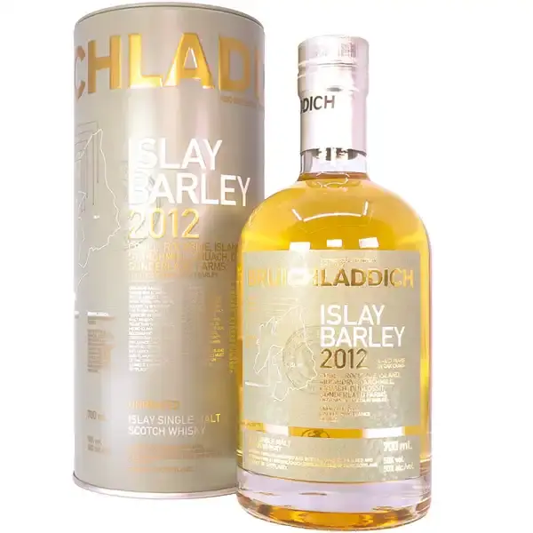 Eine Flasche Bruichladdich 2012 - 2020 Islay Barley Single Malt Scotch Whisky mit 8 Jahren in der Frontalansicht.