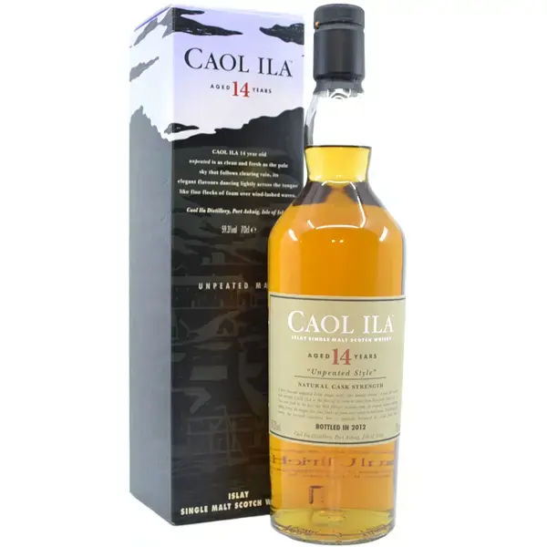 Eine Flasche Caol Ila Single Malt Scotch Whisky mit 14 Jahren in der Frontalansicht.