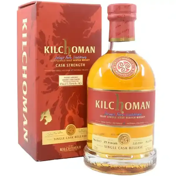 Eine Flasche Kilchoman 2010 - 2016 Single Cask Scotch Whisky mit 5 Jahren in der Frontalansicht.