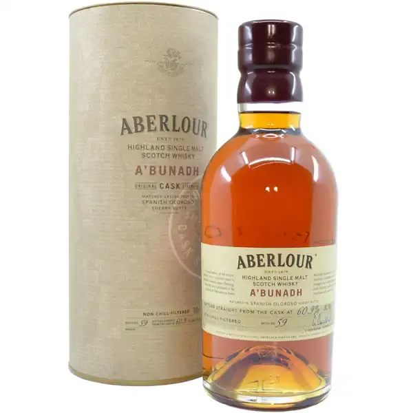 Eine Flasche Aberlour A'bunadh Batch 59 Single Malt Scotch Whisky in der Frontalansicht.