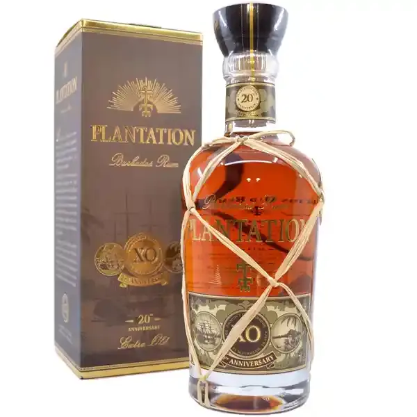 Eine Flasche vom Plantation 20th Anniversary Extra Old Rum XO in der Frontalansicht.