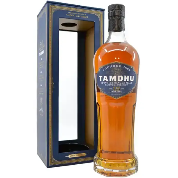 Eine Flasche Tamdhu Single Malt Scotch Whisky mit 15 Jahren in der Frontalansicht.