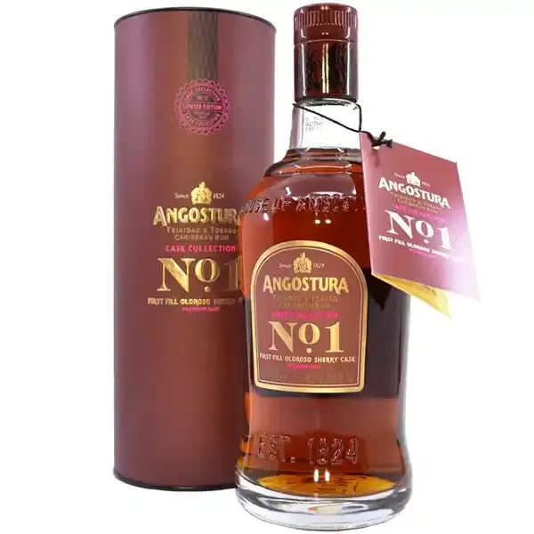 Eine Flasche vom Angostura Cask Collection Premium Trinidad - Tobago Rum in der Frontalansicht.