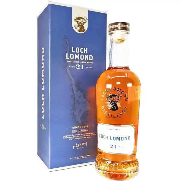 Eine Flasche Loch Lomond 2020 Single Malt Scotch Whisky mit 21 Jahren in der Frontalansicht.