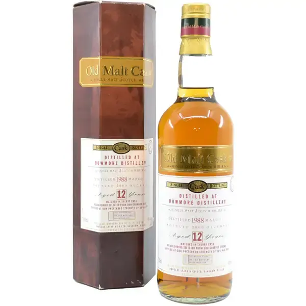 Eine Flasche Bowmore 1988 - 2000 Single Cask Scotch Whisky mit 12 Jahren in der Frontansicht.
