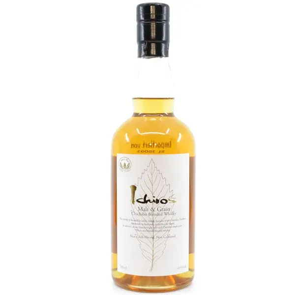 Eine Whiskyabfüllung aus der japanischen Brennerei Chichibu in der Frontalansicht.