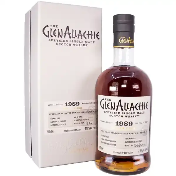 Eine Flasche Glenallachie 1989 - 2021 Single Cask Scotch Whisky mit 32 Jahren in der Frontalansicht.