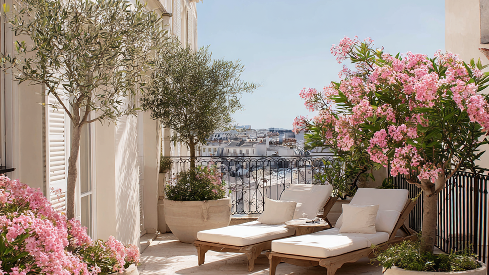 u7564579216_modern_Parisian_terrace_overlooking_the_city_whit_81e792d4-7105-42cc-b7b7-2ccd1a586b09_3