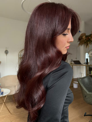 Cherry Red Haarfarbe & Wave Hair finish.
Coloration bei SK Hair & Beautyatelier Coiffeur Zürich