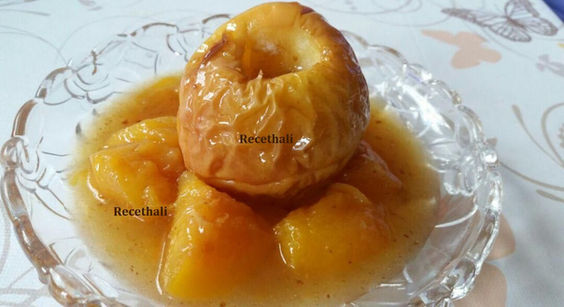 Manzana asada con salsa de melocotones