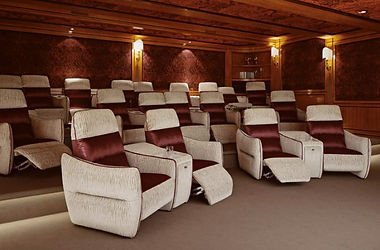 Rangées de fauteuils de cinéma San Marco