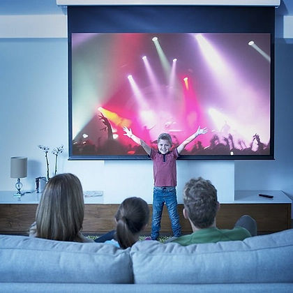 Home-cinéma avec écran de projection motorisé Somfy