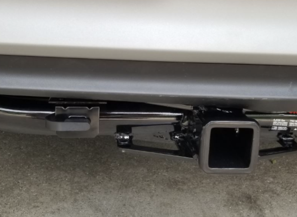 Kia Sorento trailer hitch with a professionally mounted 4-flat wiring connector