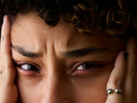 How to Address Eye Irritation from Himalayan Salt Rooms