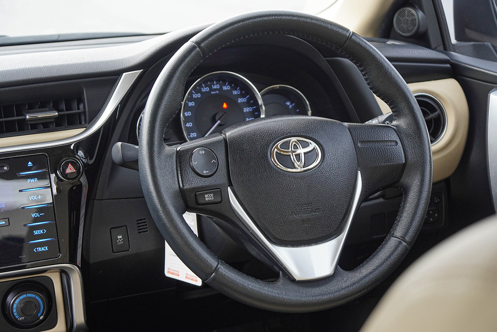 Thumbnail: Toyota Altis 1.6G 2017 สีเทา