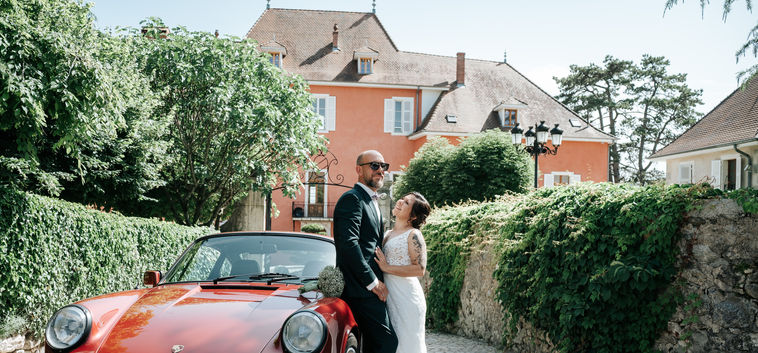 Photographe de mariage à Annecy en Haute-Savoie : cérémonie, vin d’honneur, photos de couple et ambiance naturelle autour du lac.