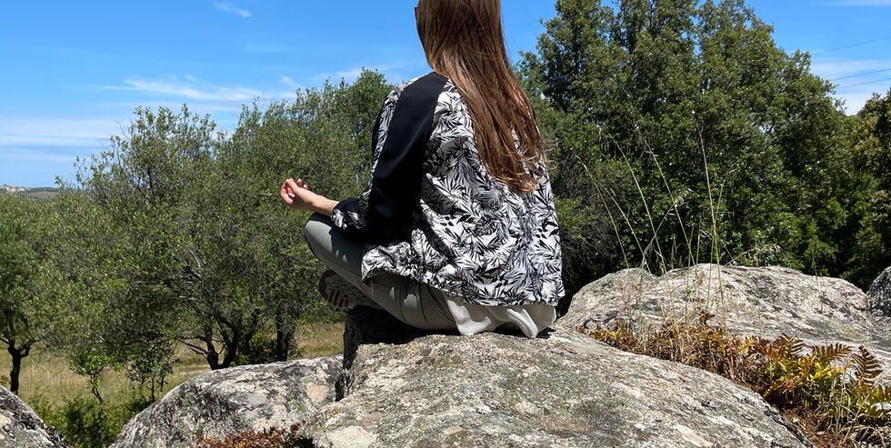 Meditation in der Natur Sardiniens - Elysium Premium Nature Retreats
