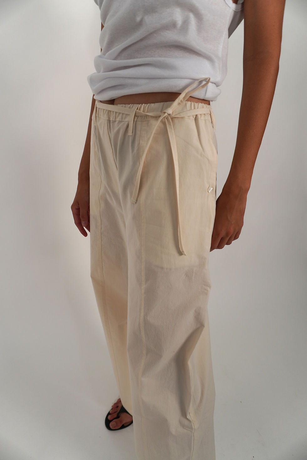 Thumbnail: Cotton Pants With A Cut | Brown