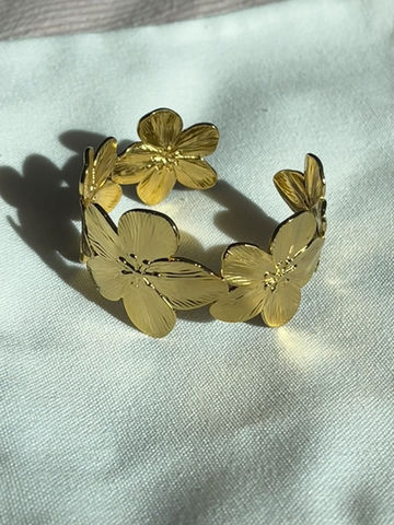 Thumbnail: Arabella Cuff 