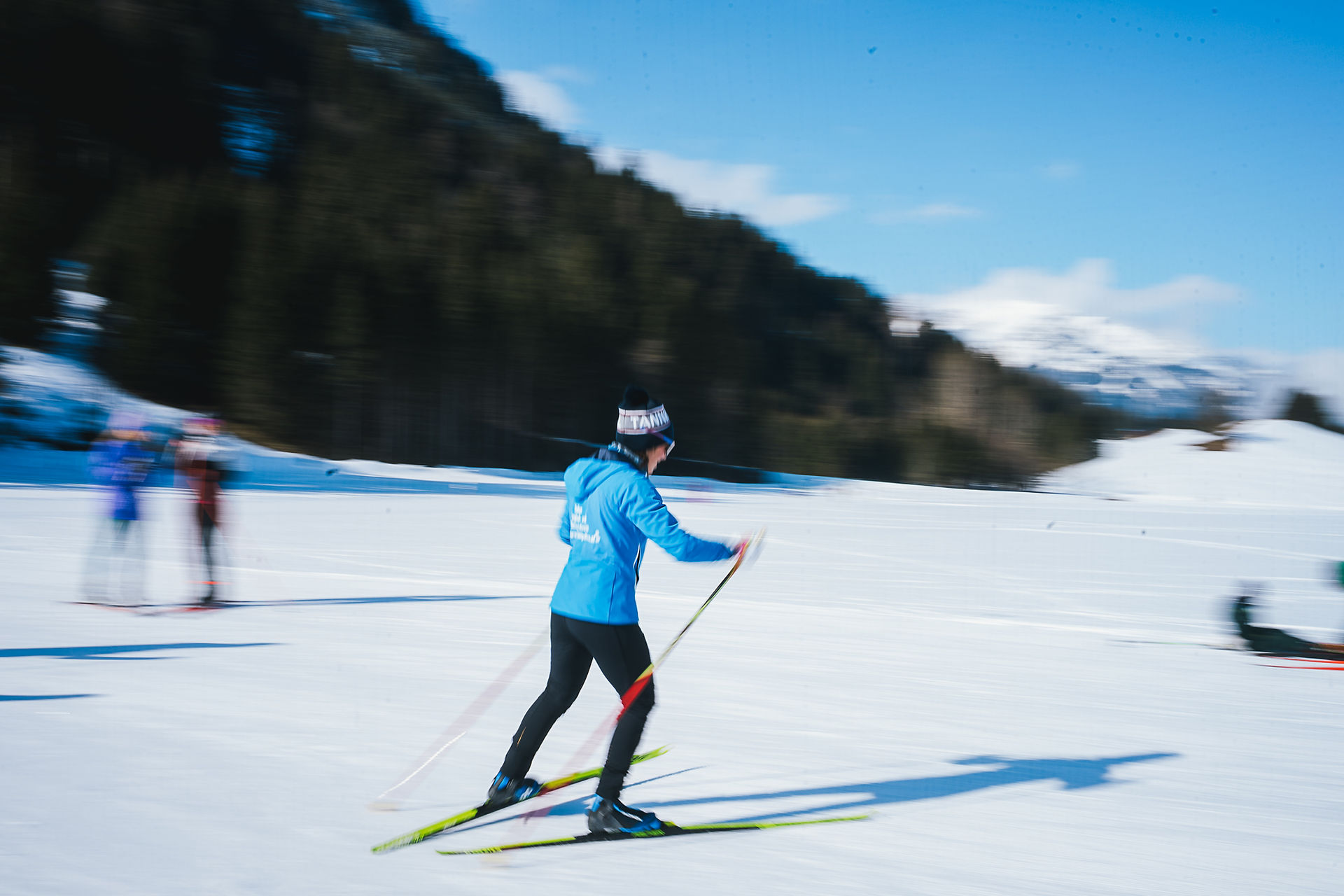 Skaterin in der Loipe Tannheimertal
