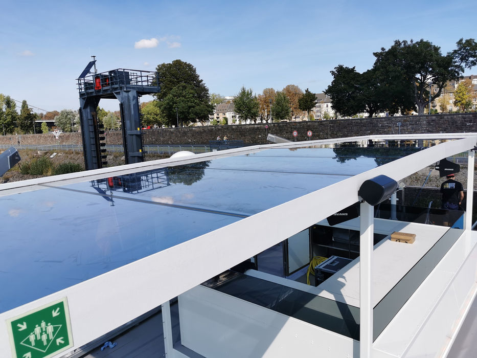 Sonnenschutzfolie auf einem Schiff  – Premium-Folierung für maritime Anwendungen