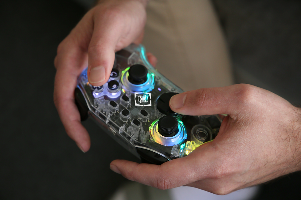 Thumbnail: Wireless transparent Nintendo Switch Controller, RGB
