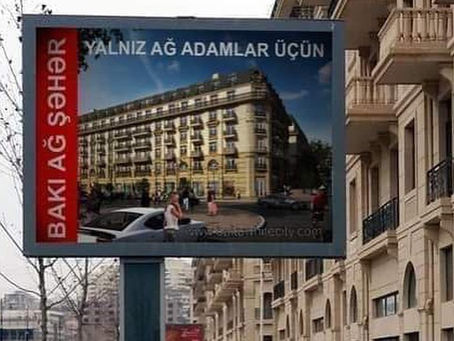  Etirazlara səbəb olan “Yalnız ağ adamlar üçün" reklam lövhəsi ilə bağlı - Açıqlama 