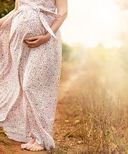 femme enceinte dans la nature